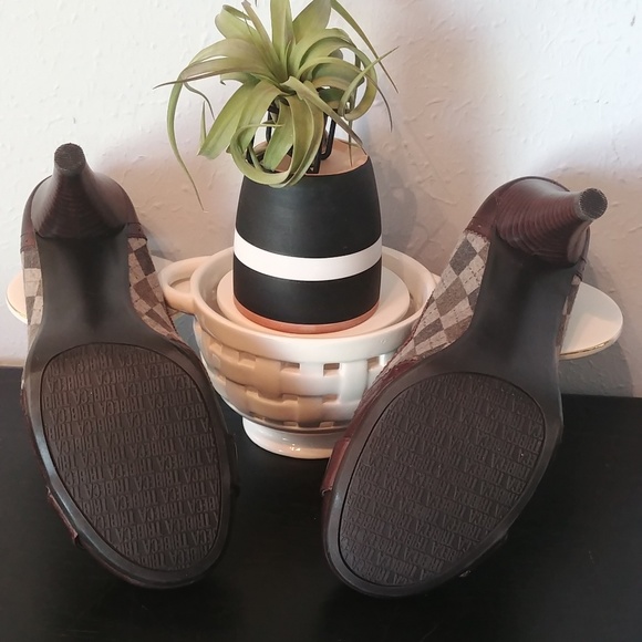 Tribeca by Kenneth Cole Heels with Toe Buckle - Picture 3 of 5